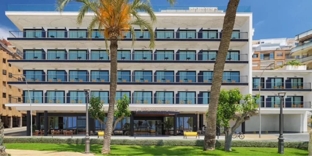 hotel beachfront accommodation benidorm