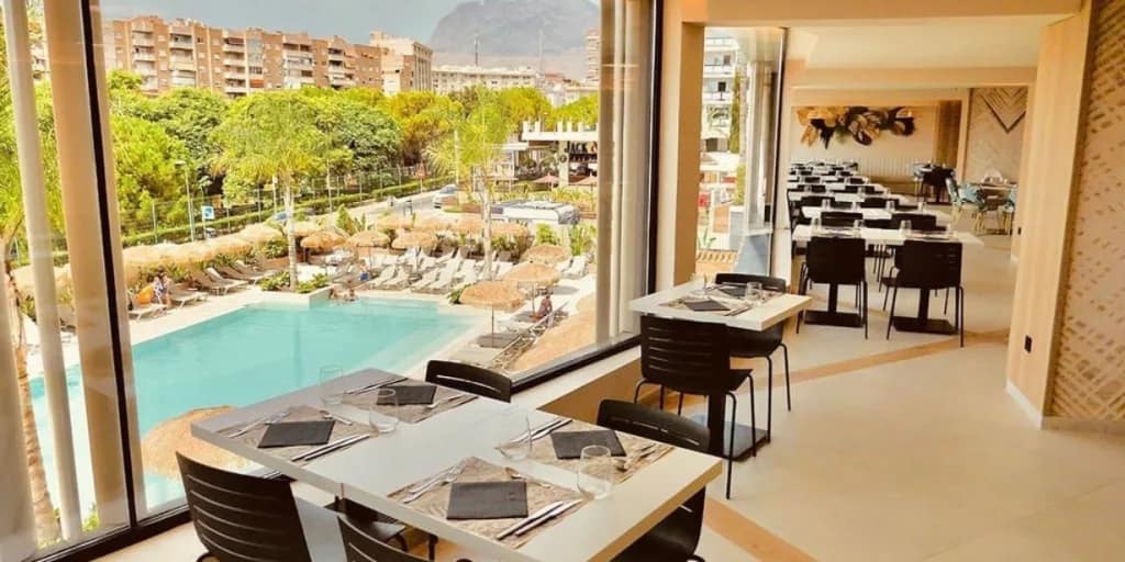 dining at the primavera park hotel