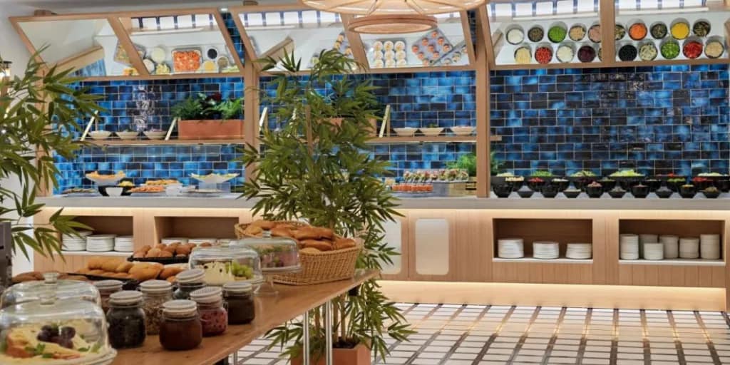 dining options at the hotel h10 porto poniente