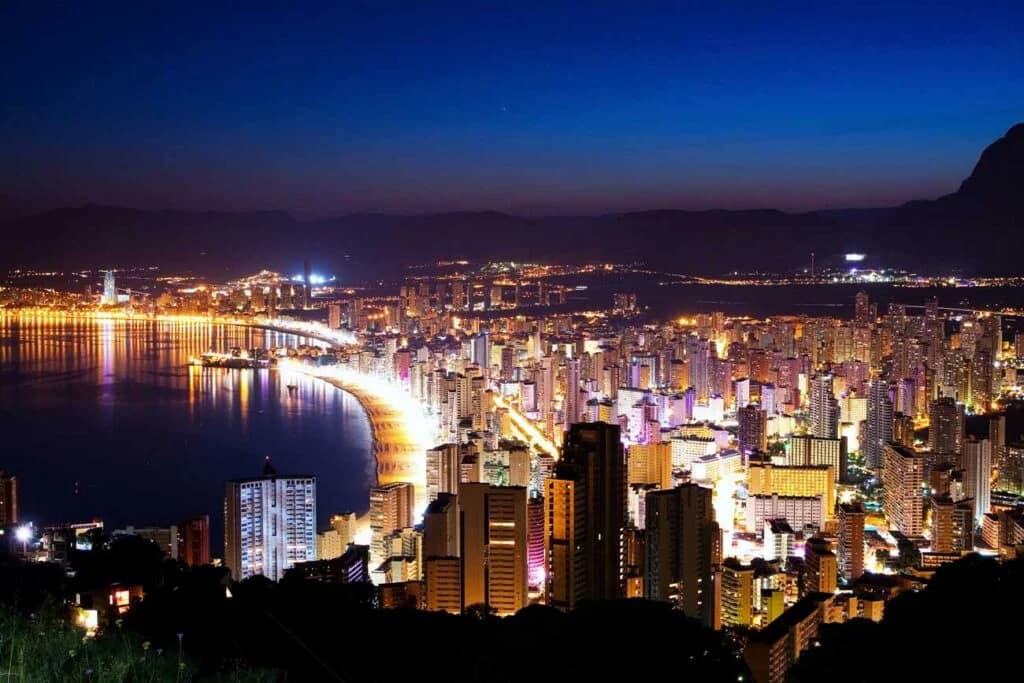 5 Benidorm Hotels Near the Hottest Nightlife Spots: Flash Hotel, Riviera Beach & More