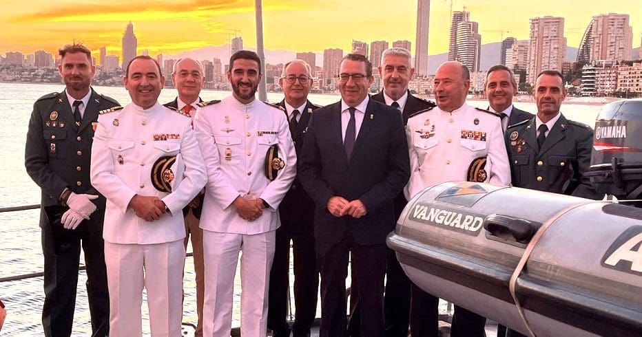 Big queues to visit naval patrol boat tour in Benidorm